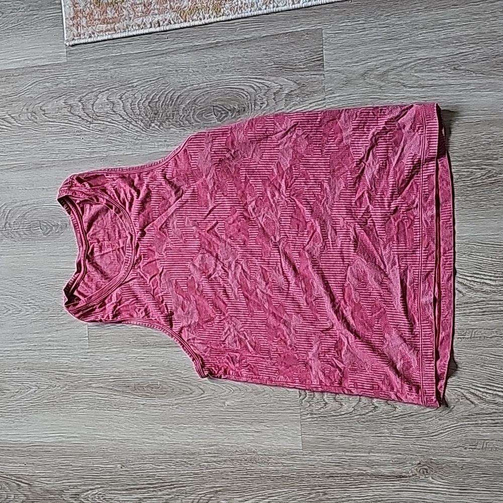 Lululemon mens red tank.